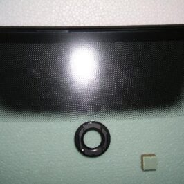 PARABREZZA INCAPSULATO C/SENSORE+FINESTRELLA+PROFILO SUPERIORE INTERNO+SERIGRAFIA AL RETROVISORE PER VW POLO 08/2001>08/2009