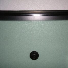 PARABREZZA INCAPSULATO VERDE C/FINESTRELLA+PROFILO SUPERIORE ESTERNO PER VW POLO 08/2001>08/2009