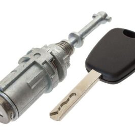 CILINDRETTO ANTERIORE SX C/CHIAVE PER CITROEN C2-C3 2002>