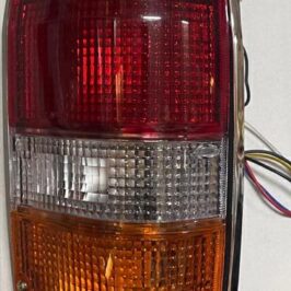 FANALE POSTERIORE SX C/CROMATURA PER MITSUBISHI L200 01/1987>08/1994 OE MB527101