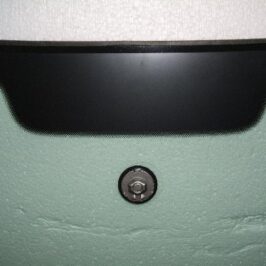 PARABREZZA VERDE INCAPSULATO C/VIN PER AUDI A1 09/2010> OE 8X0845099NVB