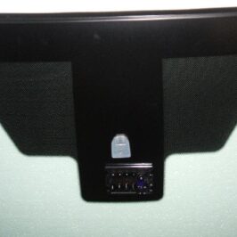 -PARABREZZA INCAPSULATO VERDE C/SENSORE PER MAZDA 2 01/2008> OE DF7263900A9D