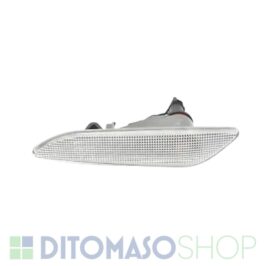 Fanalino laterale destro bianco per Alfa Romeo 147 dal 12/2004 in poi, Alfa Romeo 156 dal 08/1997 al 11/2005 e Lancia Delta dal 06/2008 in poi, OE 60686516, cod. KV20D, ricambio auto ditomasoshop